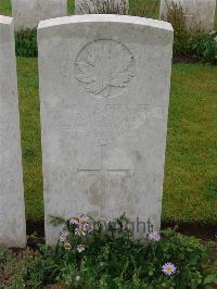 Etaples Military Cemetery - Lowrey, W A